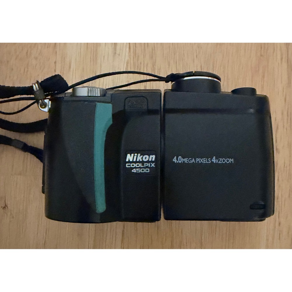 Nikon Coolpix 4500 Digital Camera 4.0MP 4x Zoom Swivel Body Black MH-53 Charger - Picture 2 of 11
